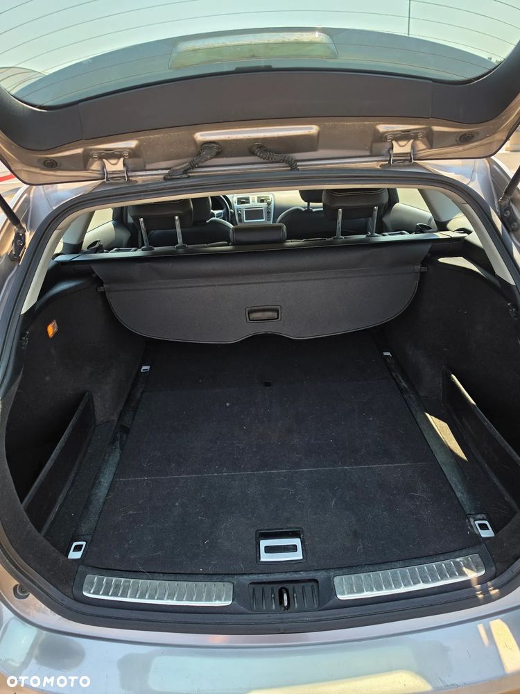 Toyota Avensis 2.0 D-4D Premium - 5