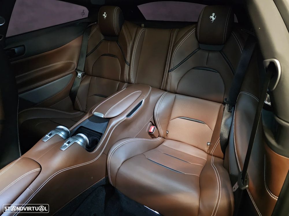 Ferrari GTC4 Lusso T - 22