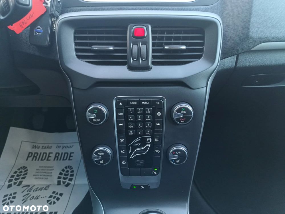 Volvo V40 D4 Drive-E Momentum - 17