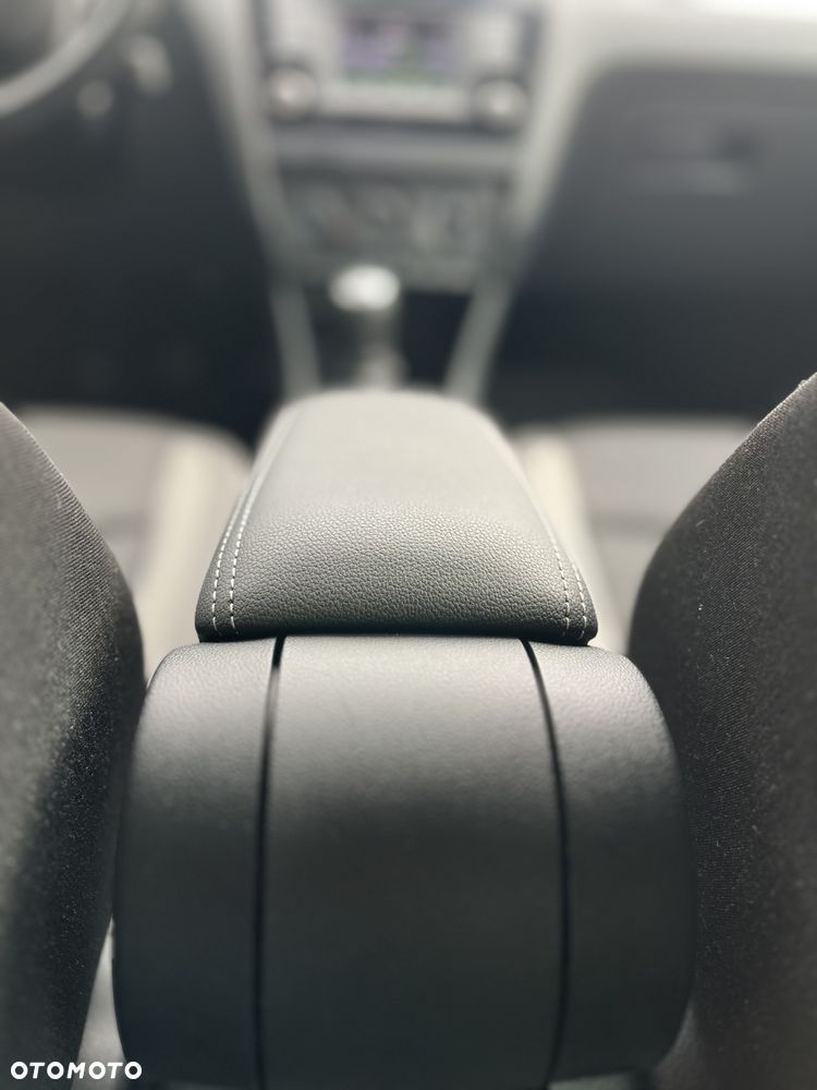 Skoda RAPID 1.2 TSI Ambition - 27