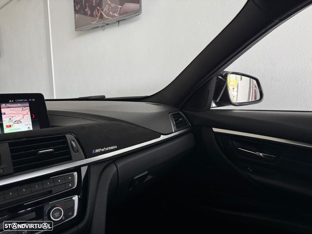BMW 330 e iPerformance Pack M - 17