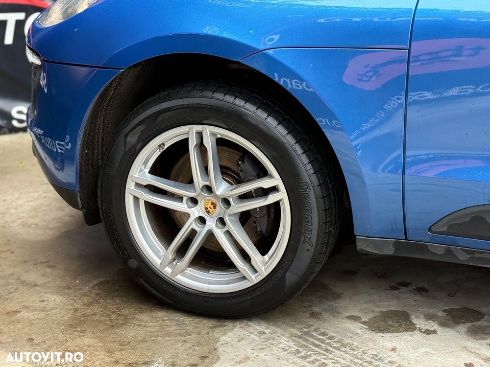 Porsche Macan - 24