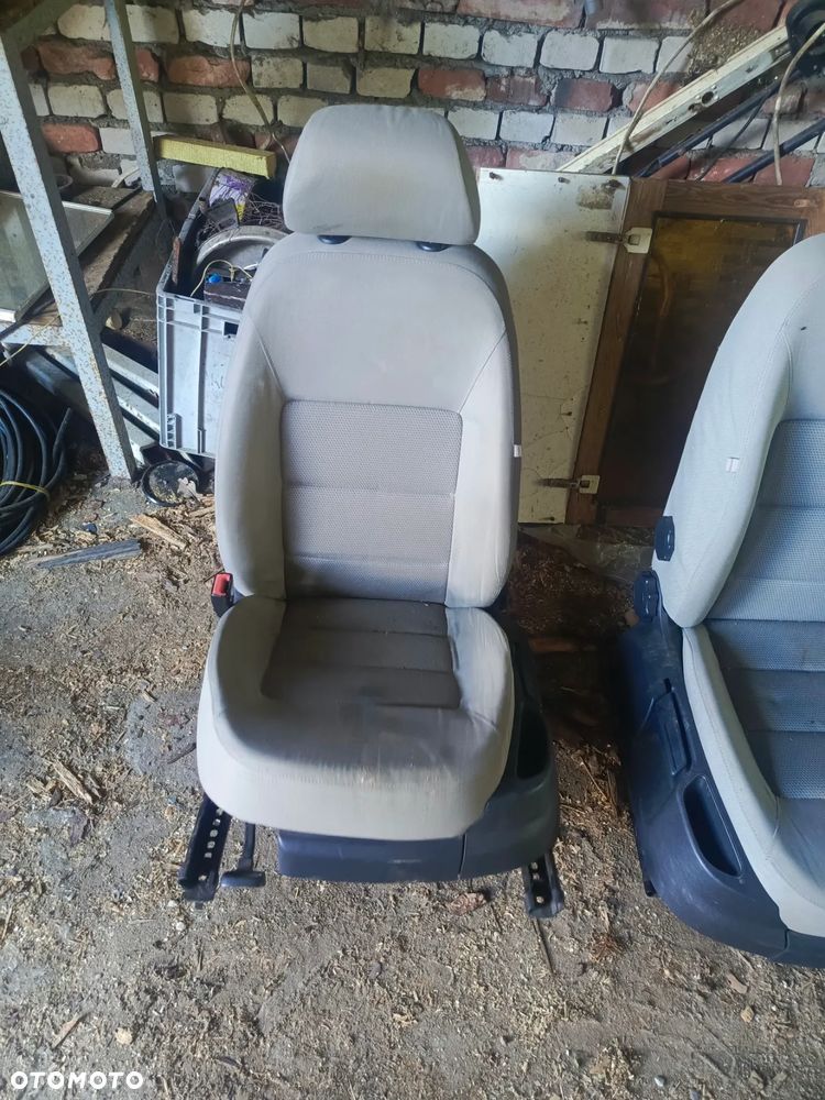 FOTEL KIEROWCY LUB PASAZERA VW GOLF V