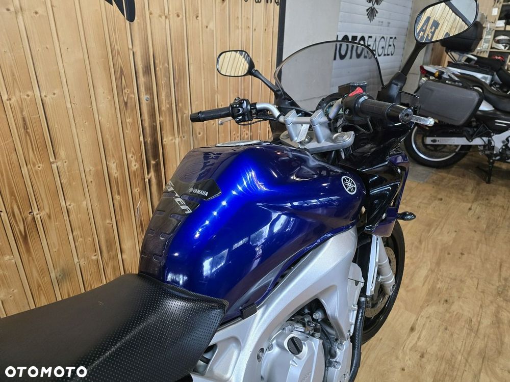 Yamaha FZ - 11