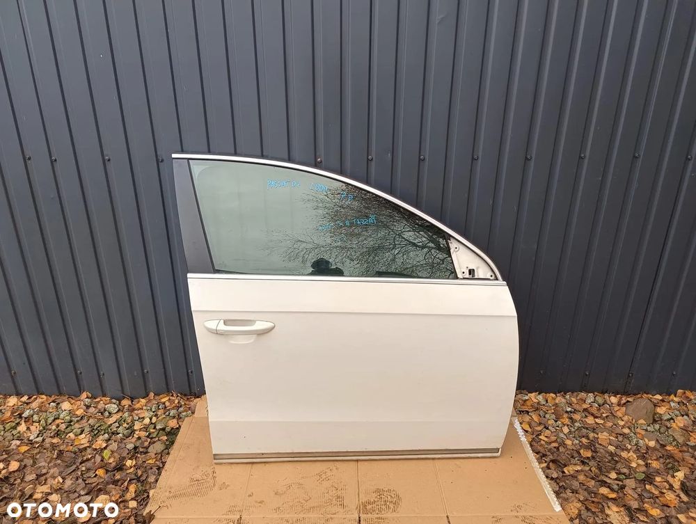 DRZWI PRAWE PRZÓD   VW PASSAT B7 KOMBI LB9A - 1