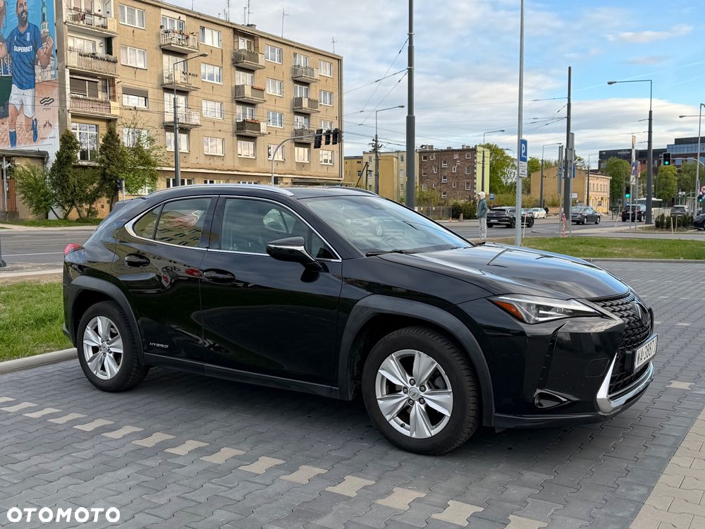 Lexus UX 250h Business Edition - 11