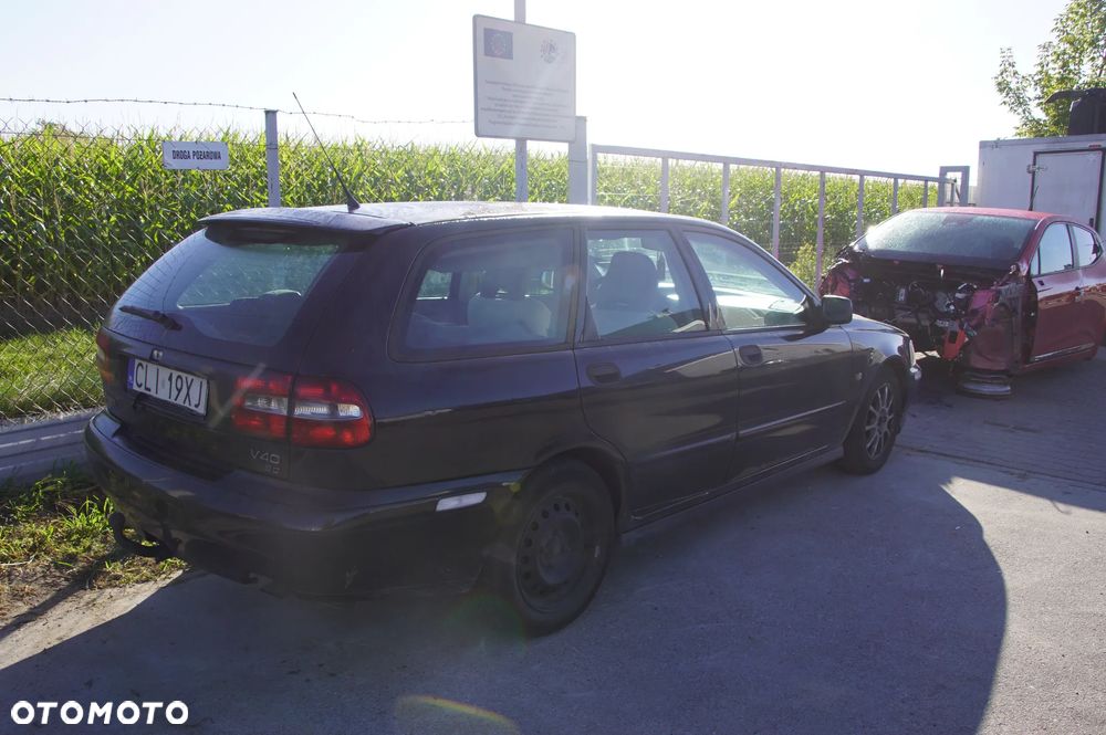 Auto na części - Volvo V40 I Lift 1.9 Di 115 KM D4192T3 M56 2003R Silnik Skrzynia Drzwi Szyba Maska Klapa Zderzak Lusterko Deska Kokpit Sensor Moduł Licznik Kierownica - 3