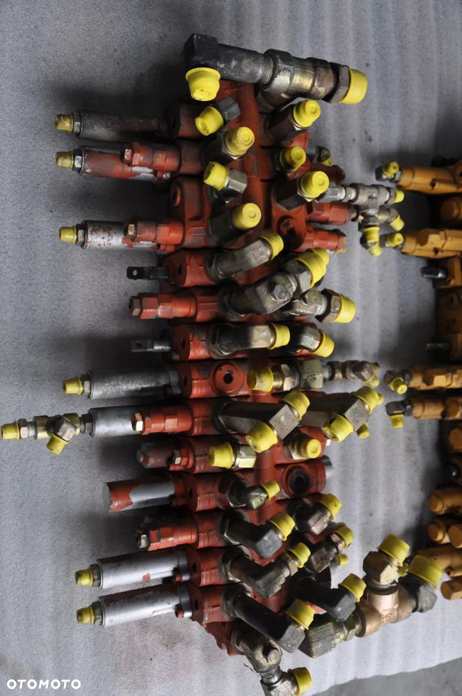 Rozdzielacz  Hydrauliczny Minikoparka C0070-33225 - 2