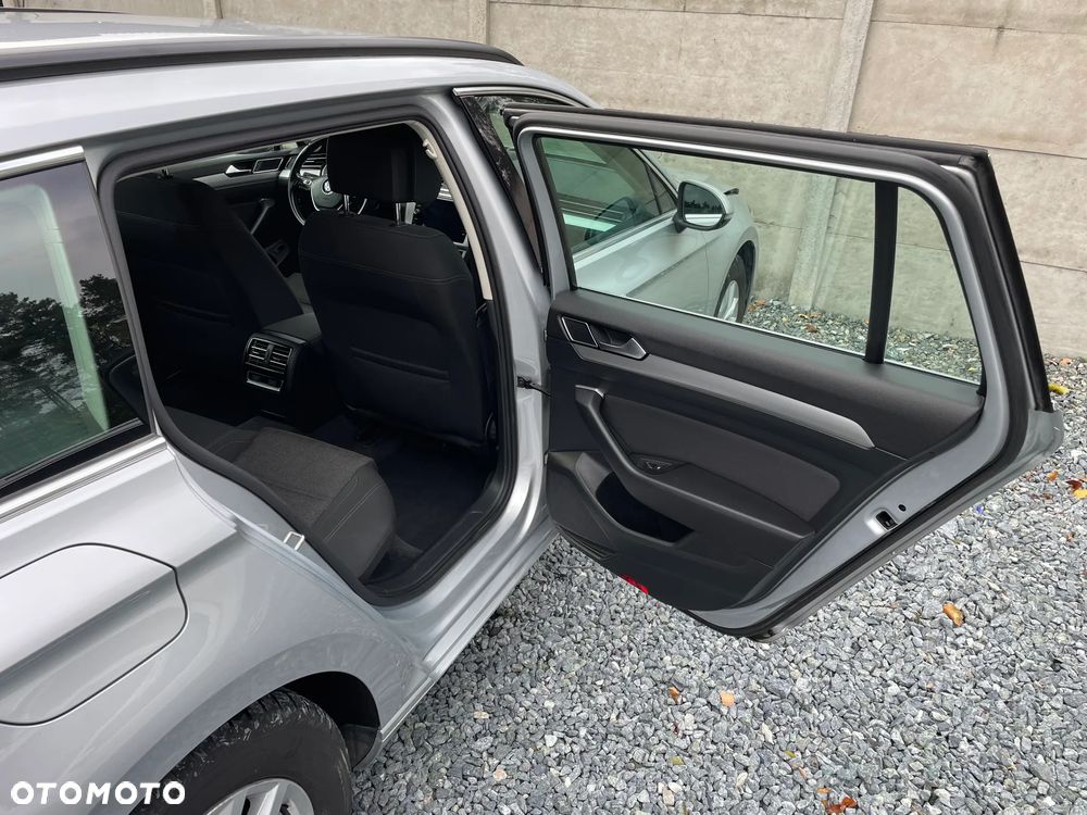 Volkswagen Passat - 17