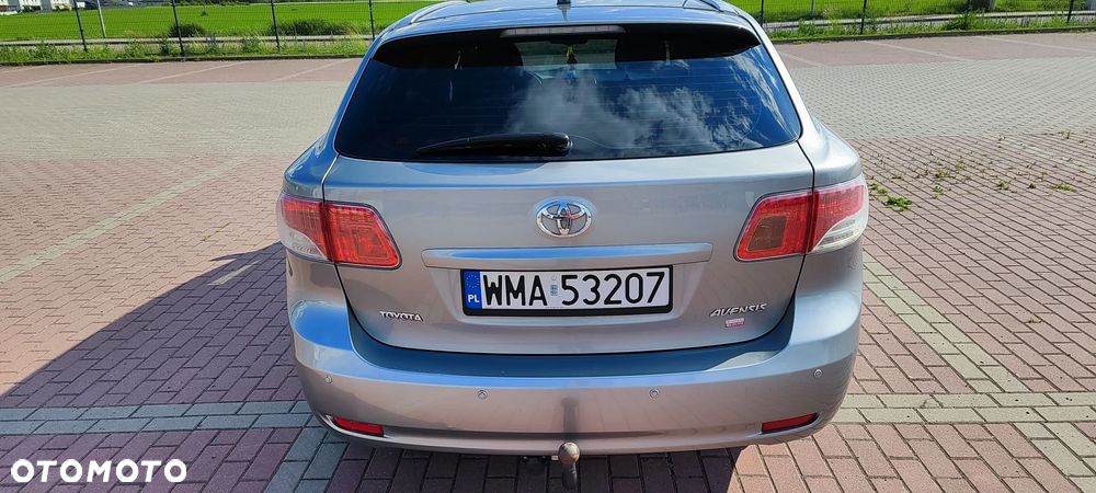 Toyota Avensis 2.0 D-4D - 16