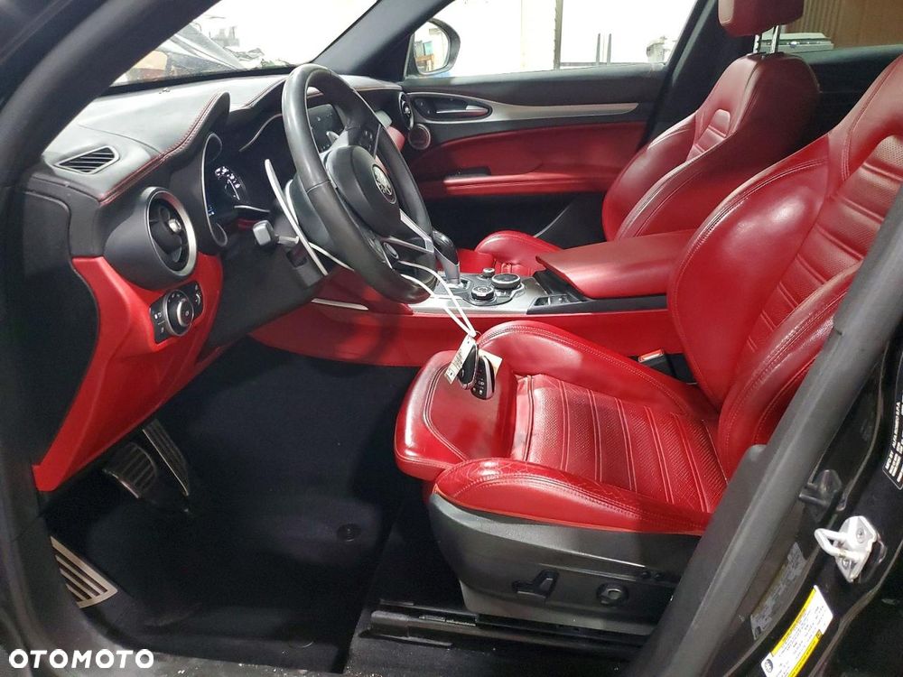 Alfa Romeo Stelvio - 9