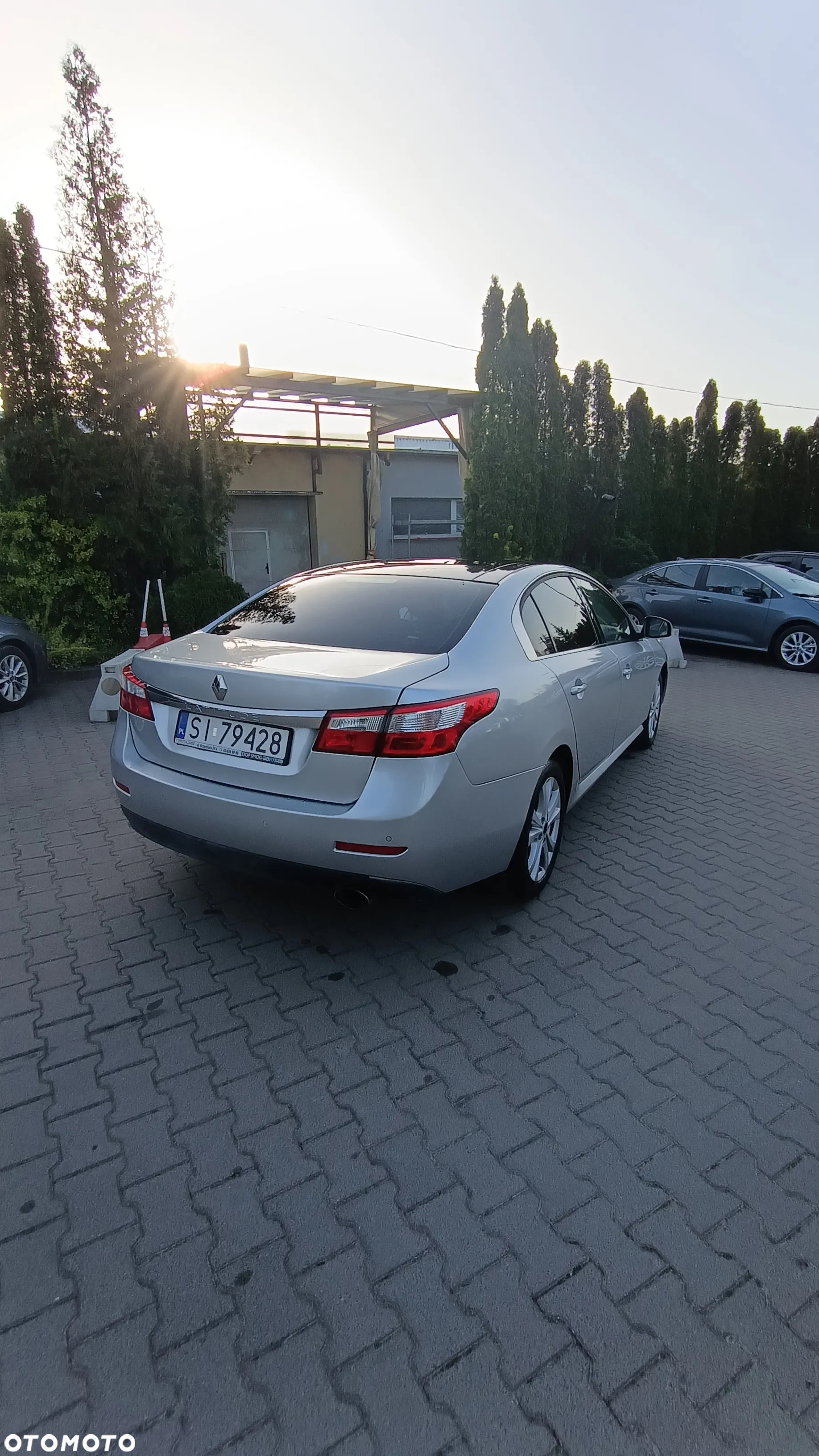 Renault Latitude 2.0 dCi Privilege - 4