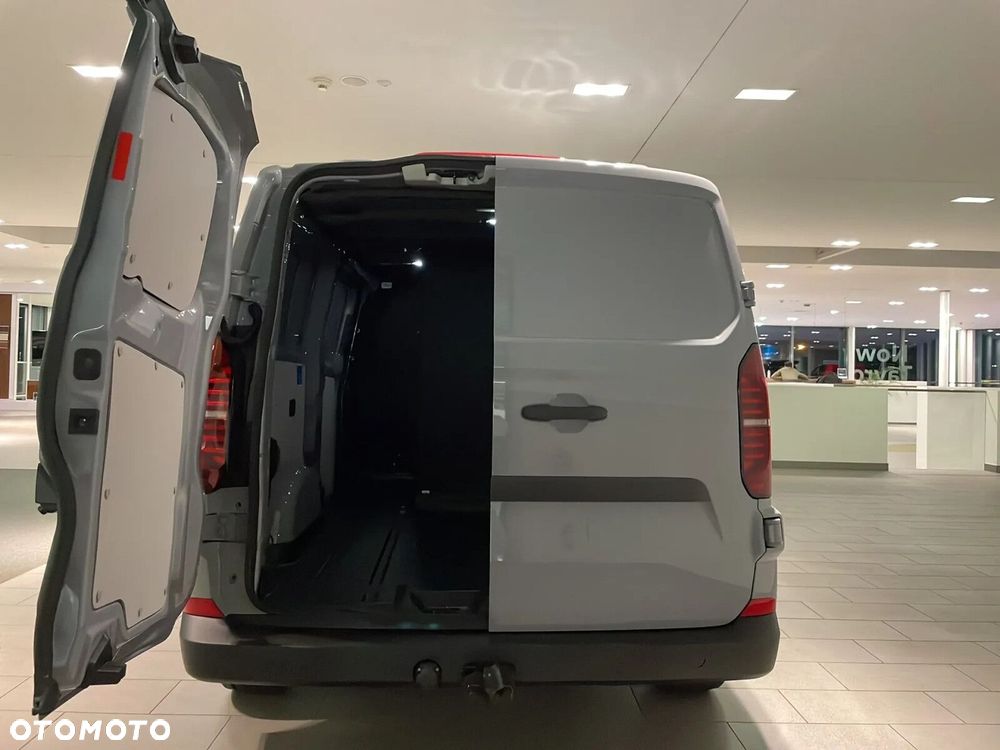 Volkswagen Transporter Furgon "L silnik: 2,0 l TDI 150 KM automatyczna r. o.: 3500 mm, 5 osób - 19