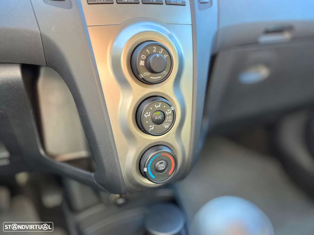 Toyota Yaris 1.4 D-4D Comfort+AC - 17