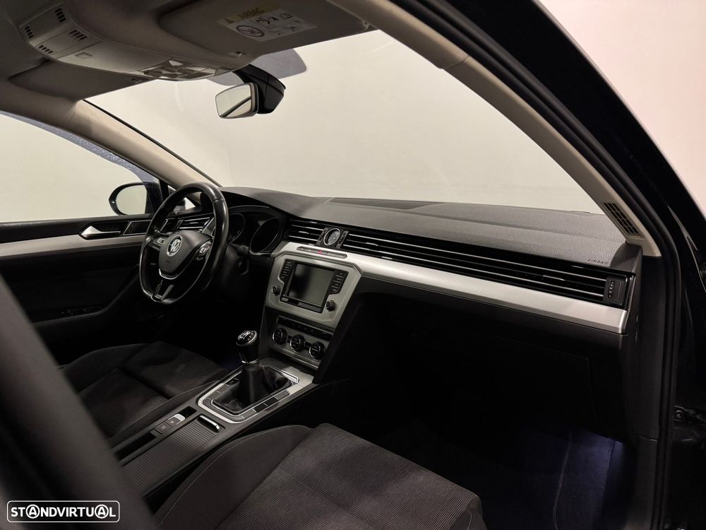 VW Passat Variant 1.6 TDI Confortline - 26