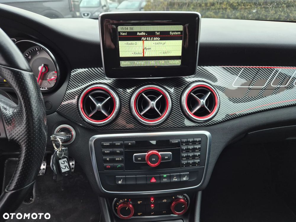 Mercedes-Benz CLA 180 AMG Line - 36