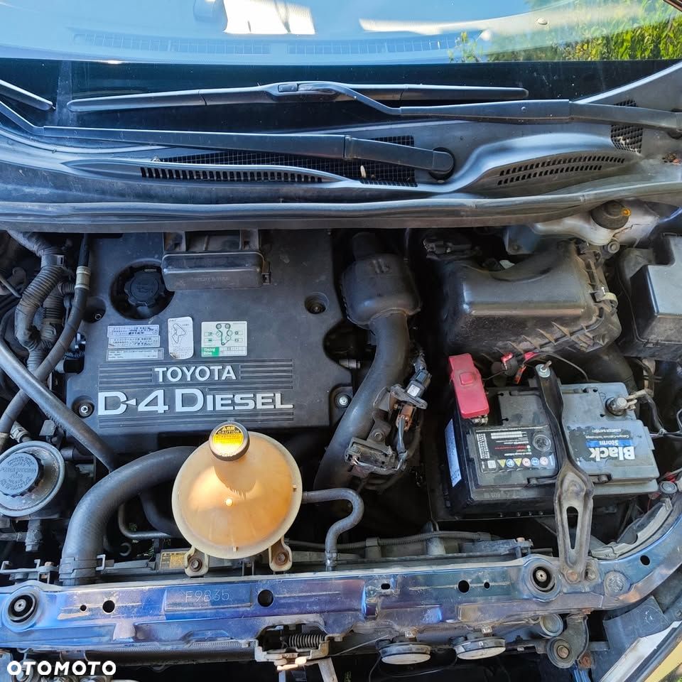 Toyota Avensis Verso - 7