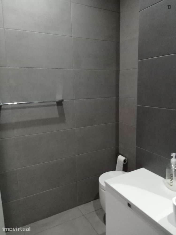 Apartamento com 1 quartos - localizado em Santa Marinha Porto - Grande imagem: 5/17