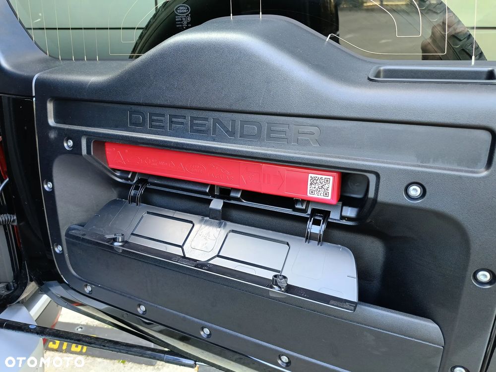 Land Rover Defender - 40