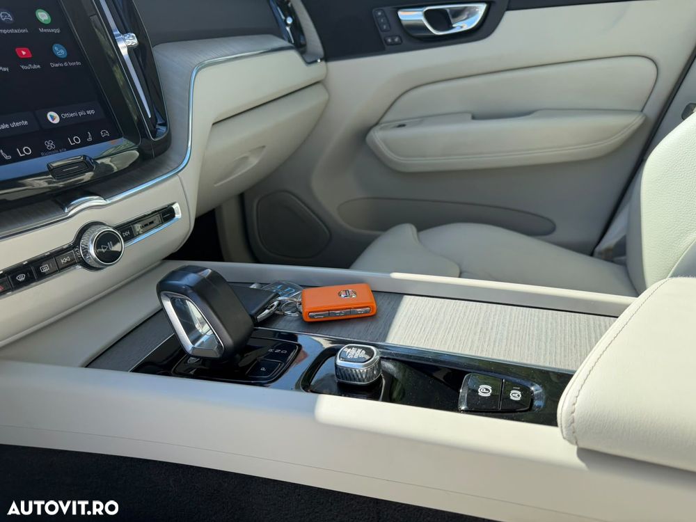 Volvo XC 60 B4 MHEV AT AWD Core - 14