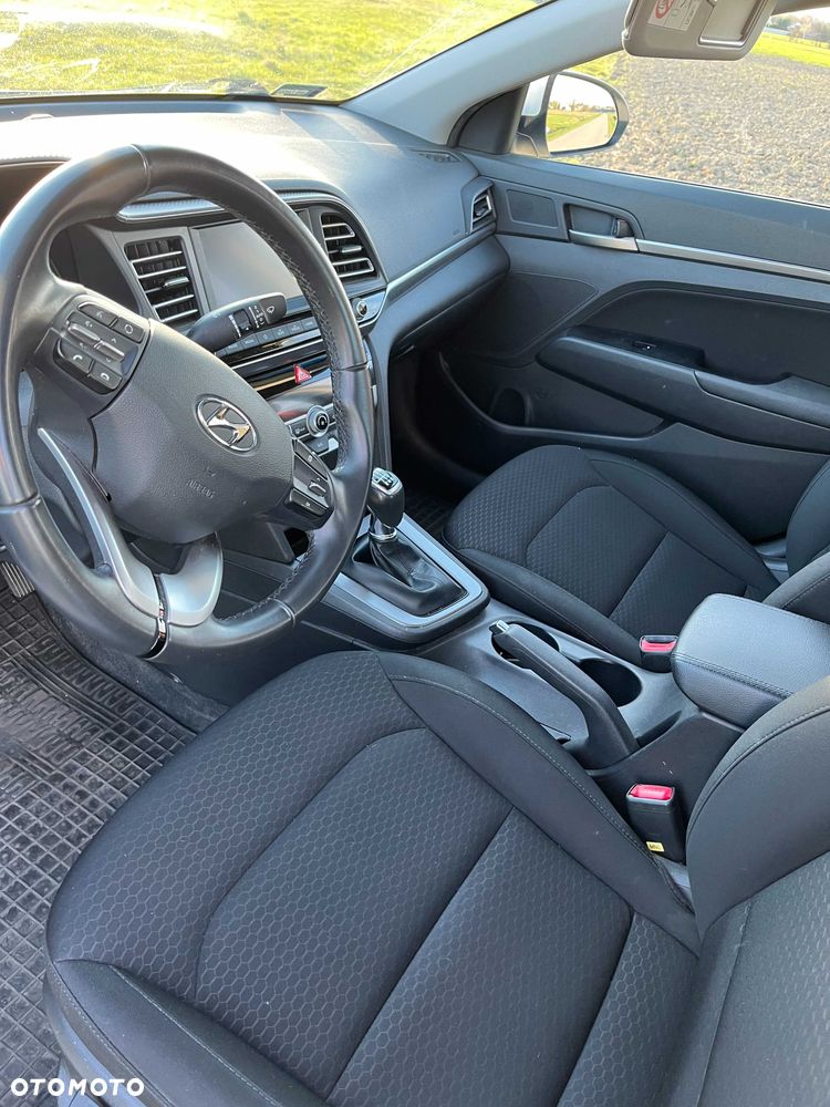 Hyundai Elantra - 8