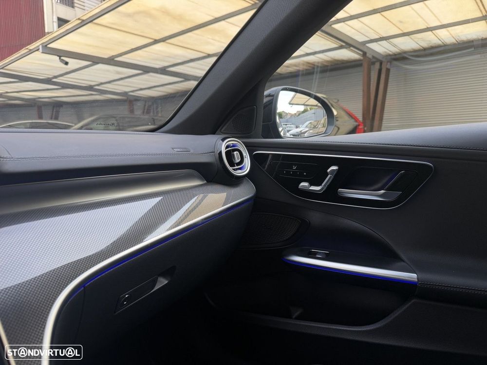 Mercedes-Benz C 300 e T 9G-TRONIC AMG Line — fotografia 40