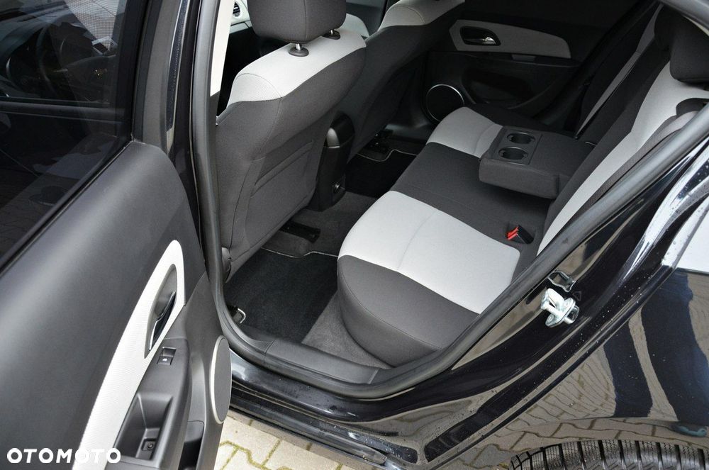 Chevrolet Cruze 1.6 LS - 31