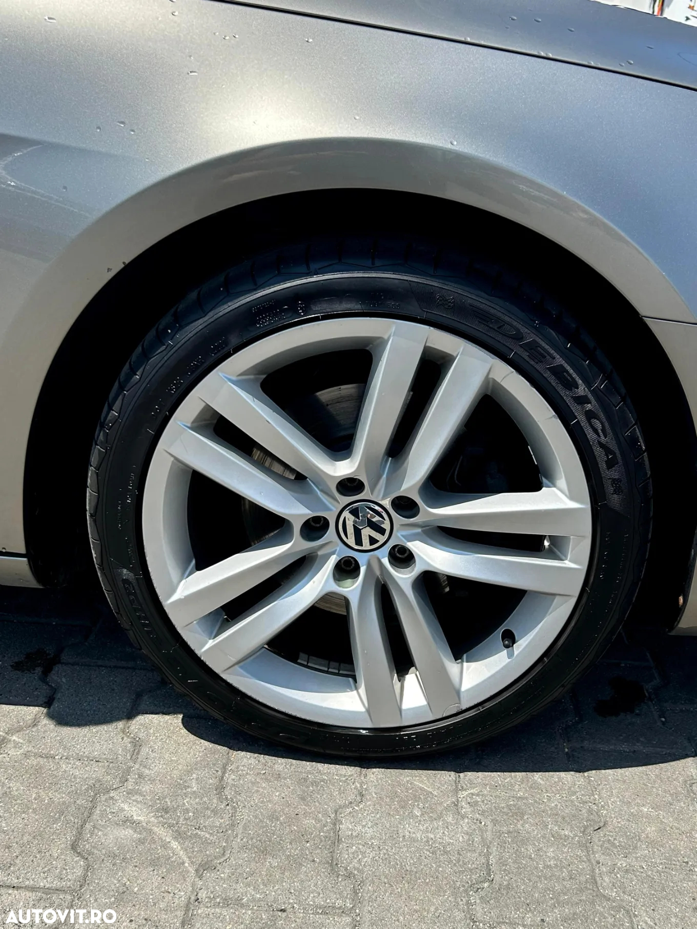 Volkswagen Passat - 12