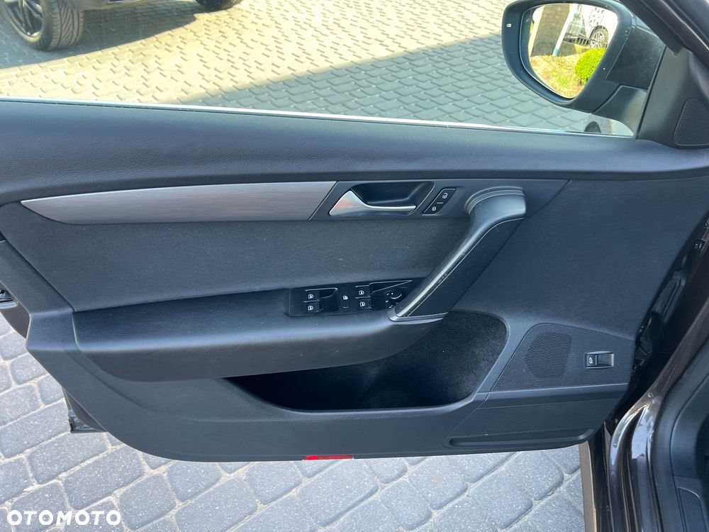 Volkswagen Passat 1.6 TDI BMT Comfortline - 15