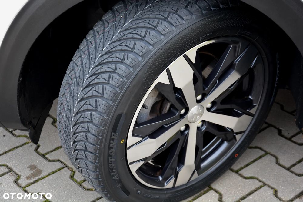 Peugeot 3008 Hybrid4 300 e-EAT8 GT - 4