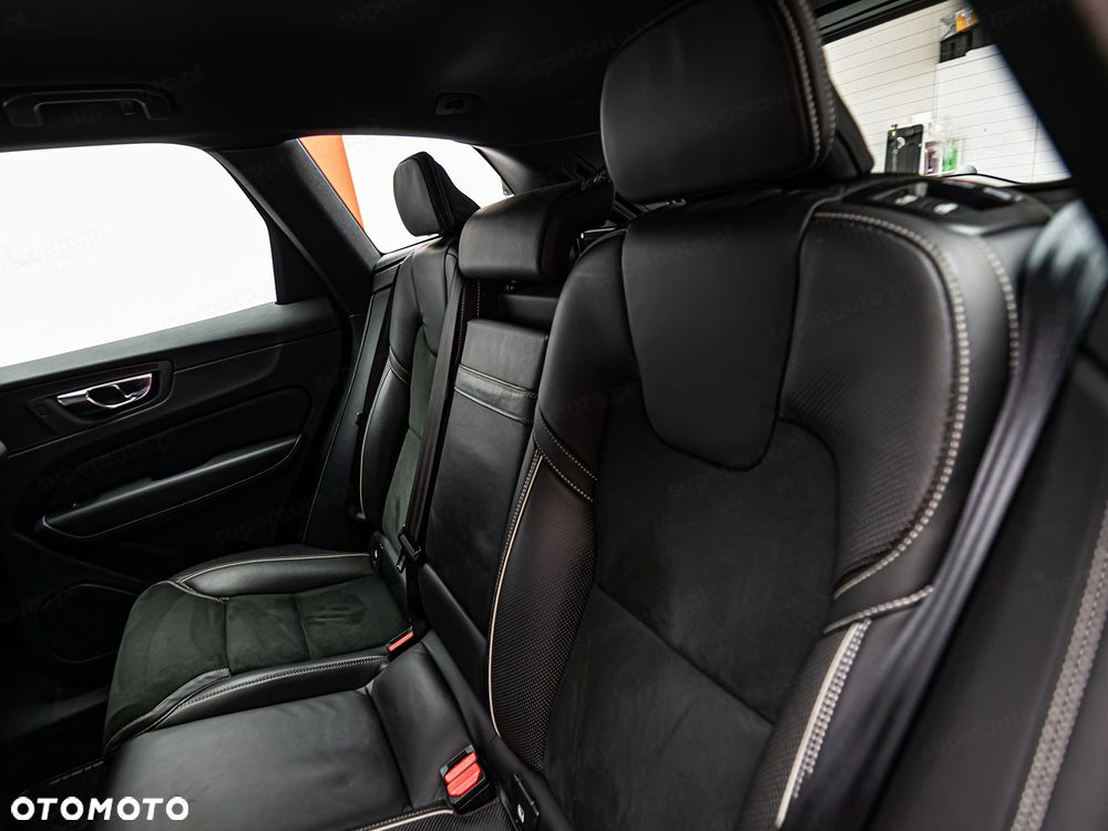 Volvo XC 60 D4 R-Design - 24