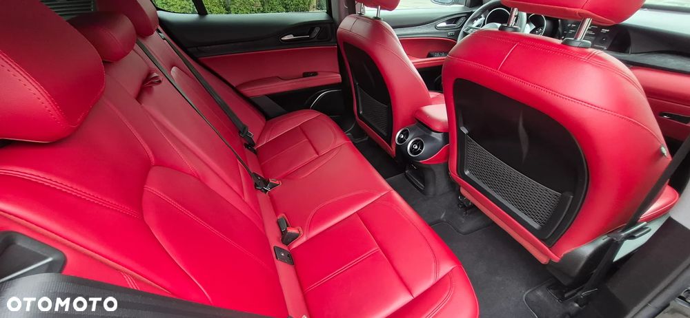 Alfa Romeo Stelvio - 12