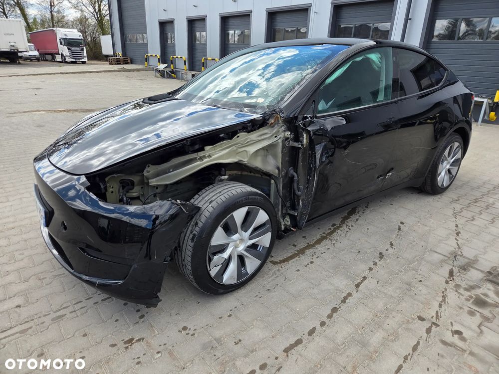 Tesla Model Y - 2