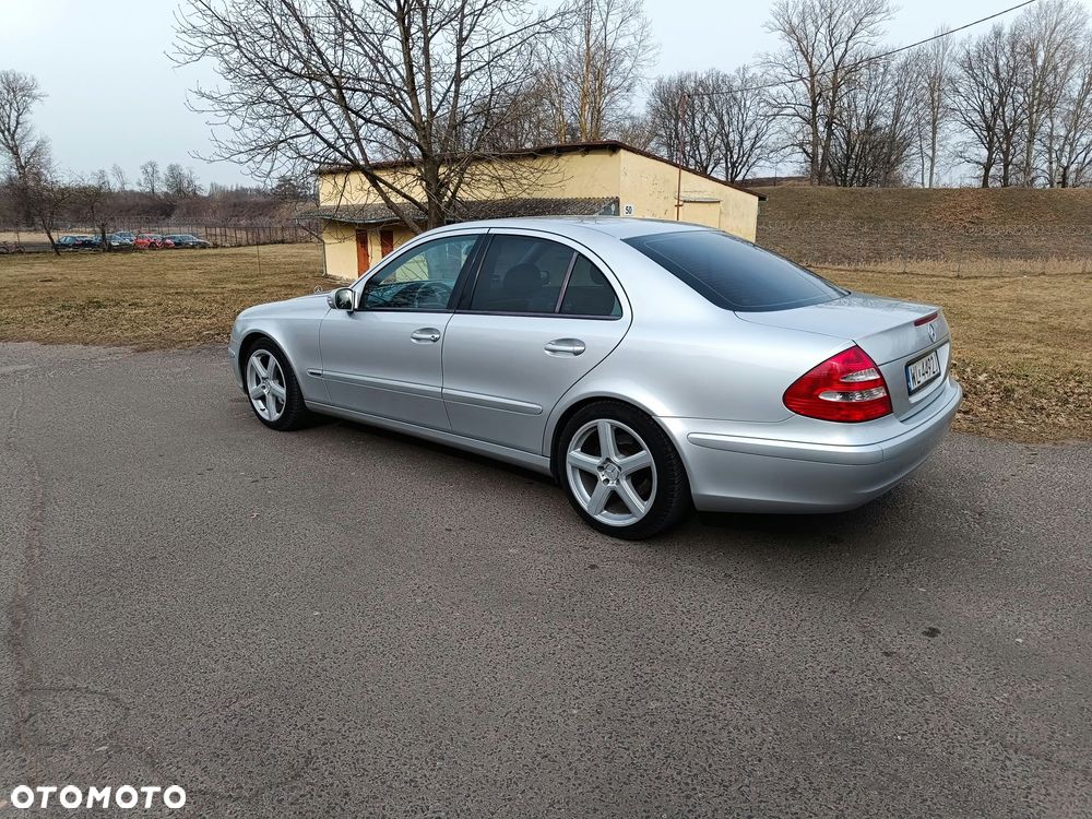 Mercedes-Benz E-Class 2004 photo 5