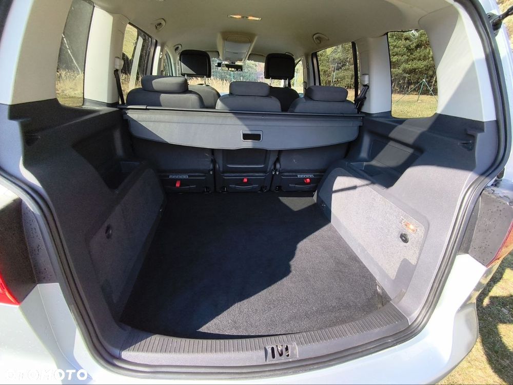 Volkswagen Touran 1.6 TDI DPF BlueMotion Technology DSG Comfortline - 19