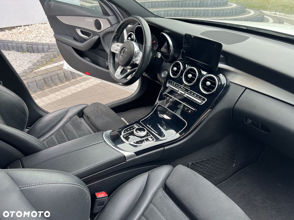Mercedes-Benz Klasa C 180 9G-TRONIC AMG Line - 14