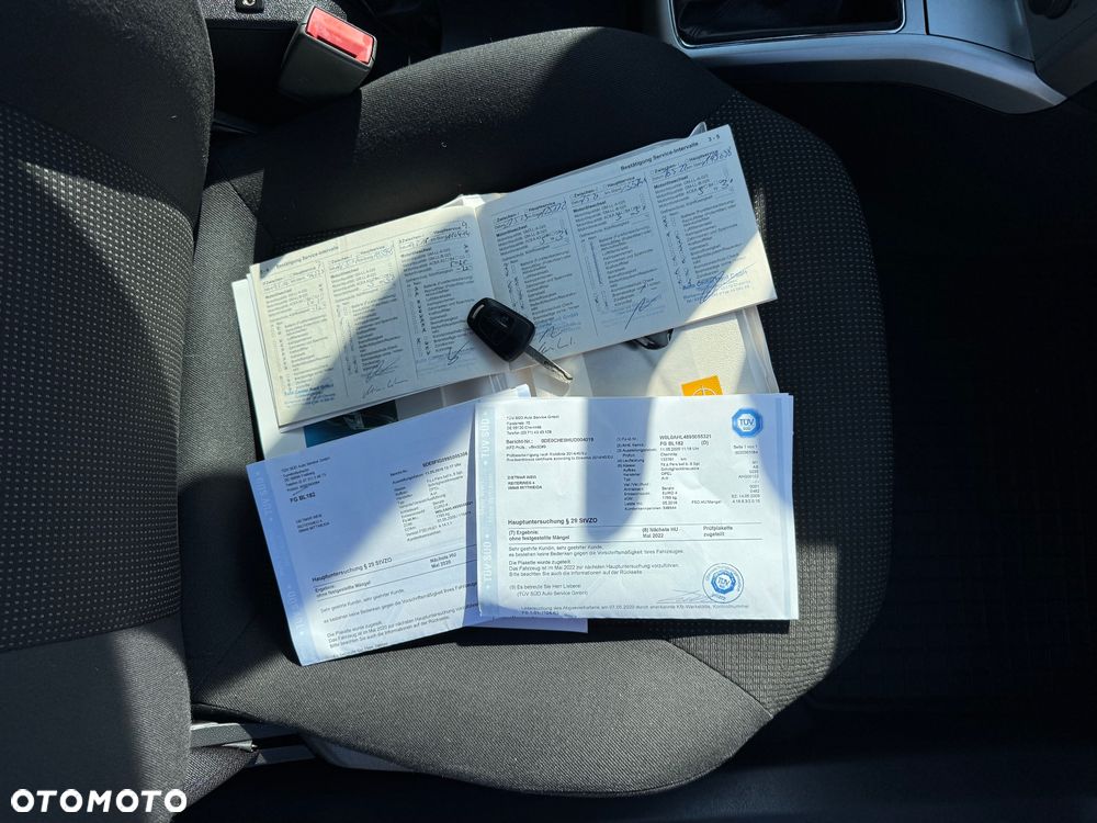 Opel Astra 1.6 Design Edition - 12