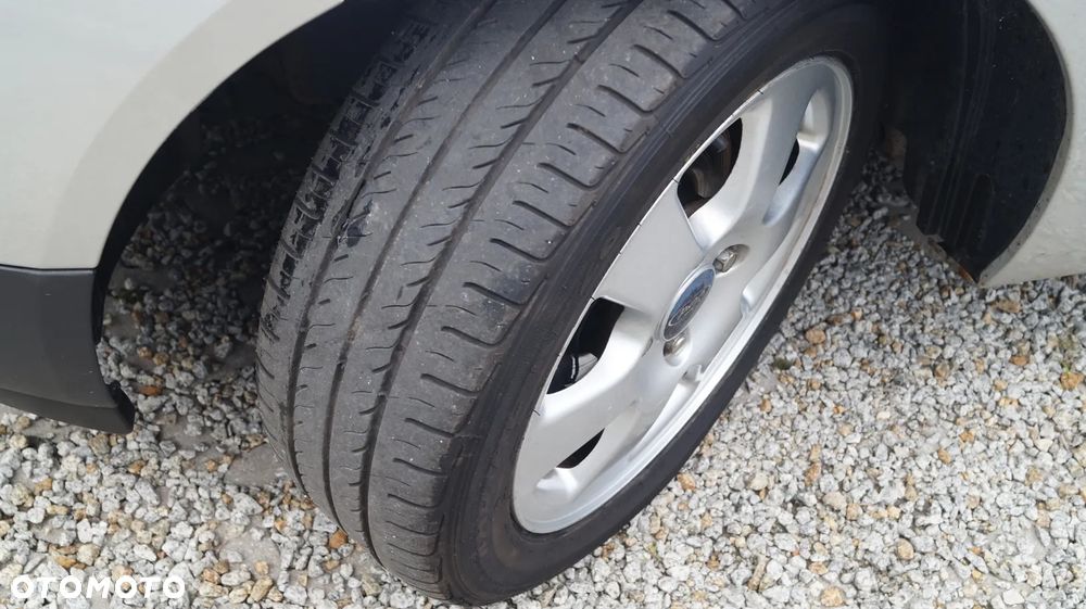 Ford Fiesta 1.3 Futura - 22
