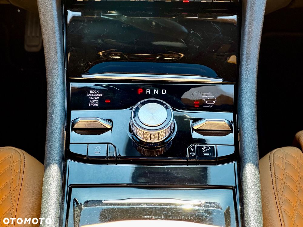 Jeep Grand Cherokee - 32