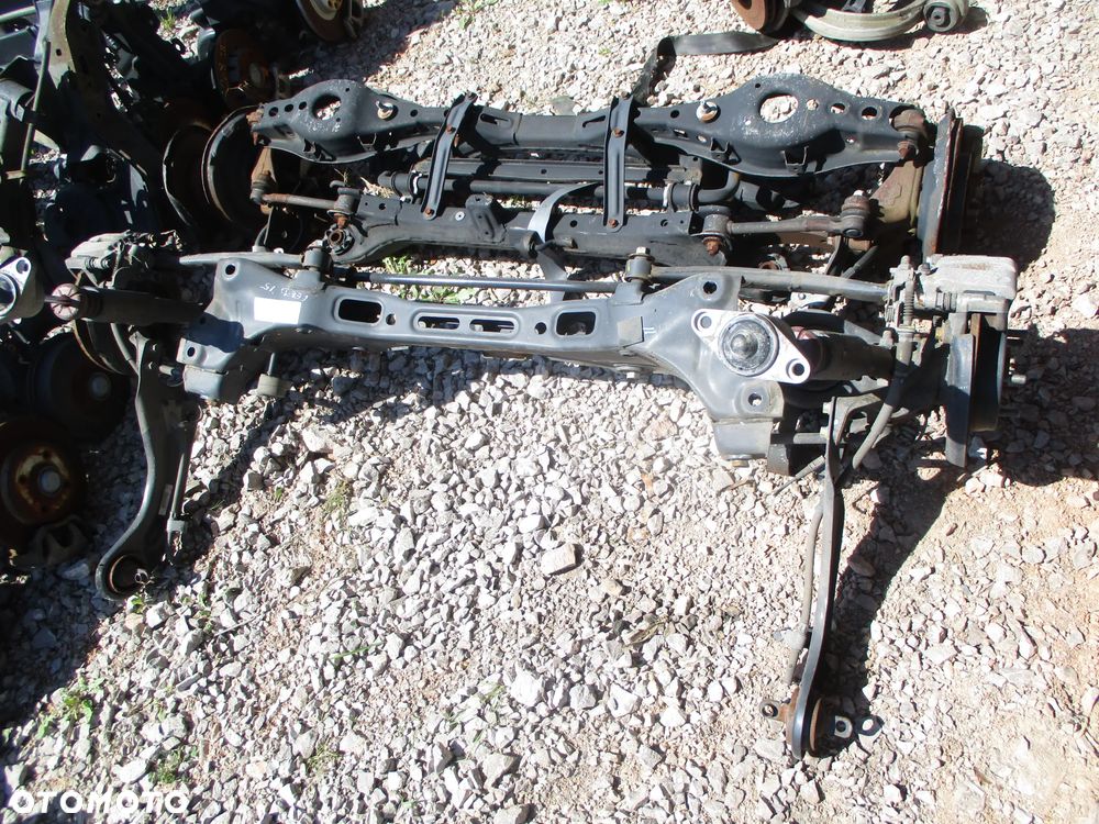 KIA CEED II 2012-2018  belka tylnego zawieszenia os tył tylna