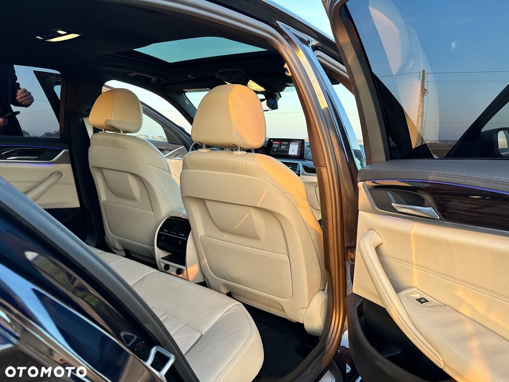 BMW Seria 5 530i xDrive Luxury Line - 11