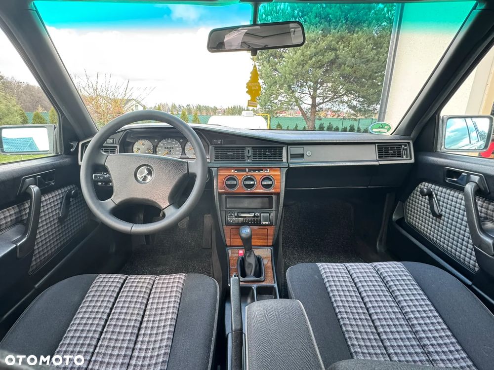 Mercedes-Benz W201 (190) - 19