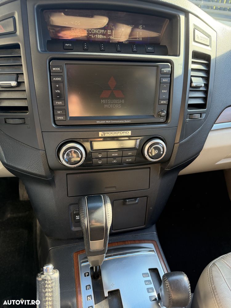 Mitsubishi Pajero - 2