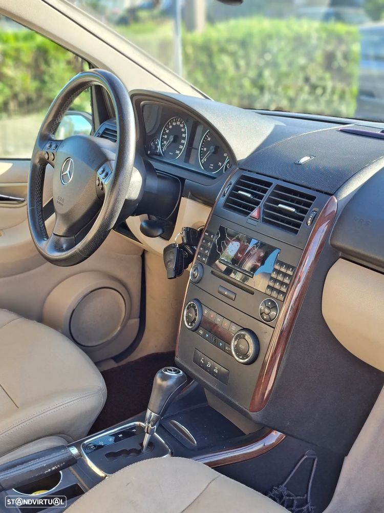 Mercedes-Benz A 150 Elegance Automatic - 26