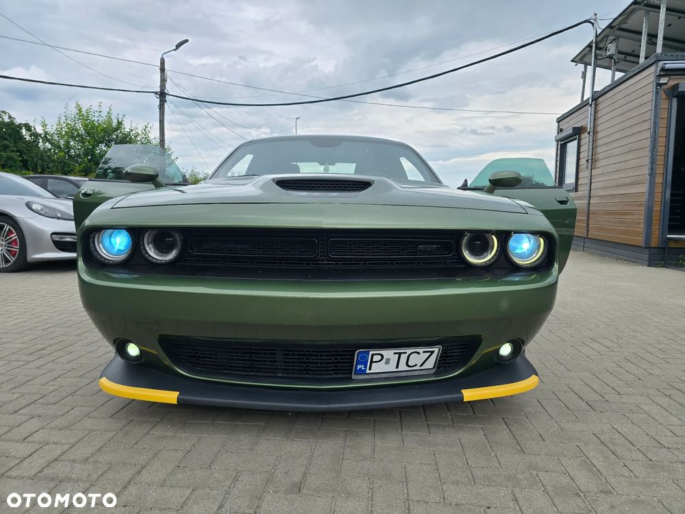 Dodge Challenger - 19