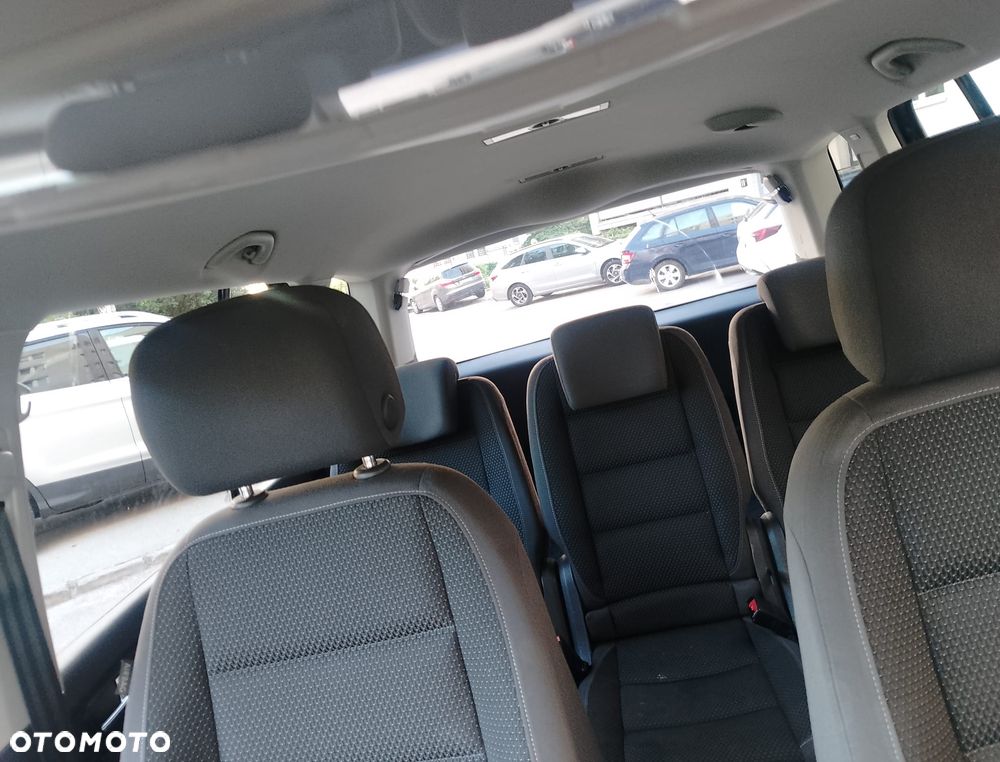 Volkswagen Touran - 12