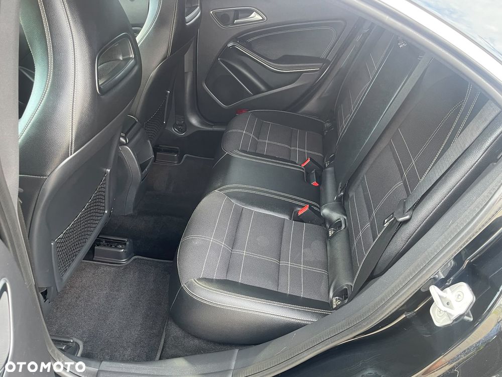Mercedes-Benz CLA 180 AMG Line - 17