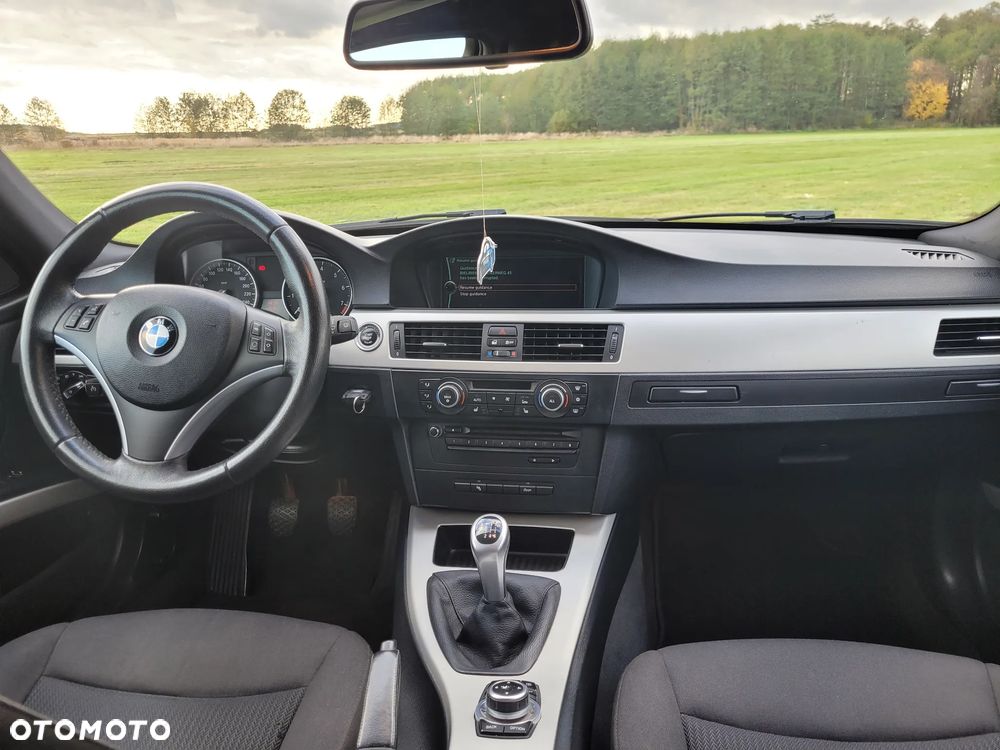 BMW Seria 3 320i - 11