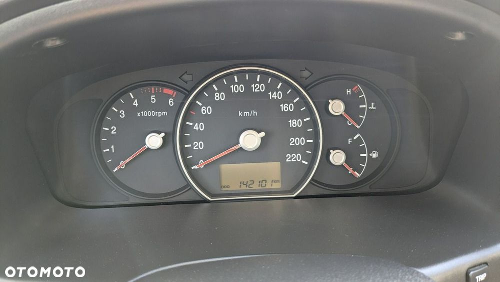 Kia Carens - 21