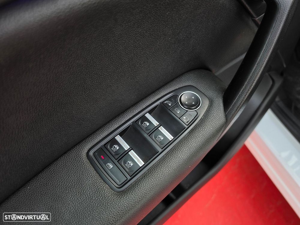 Renault Captur E-TECH 160 INTENS - 12